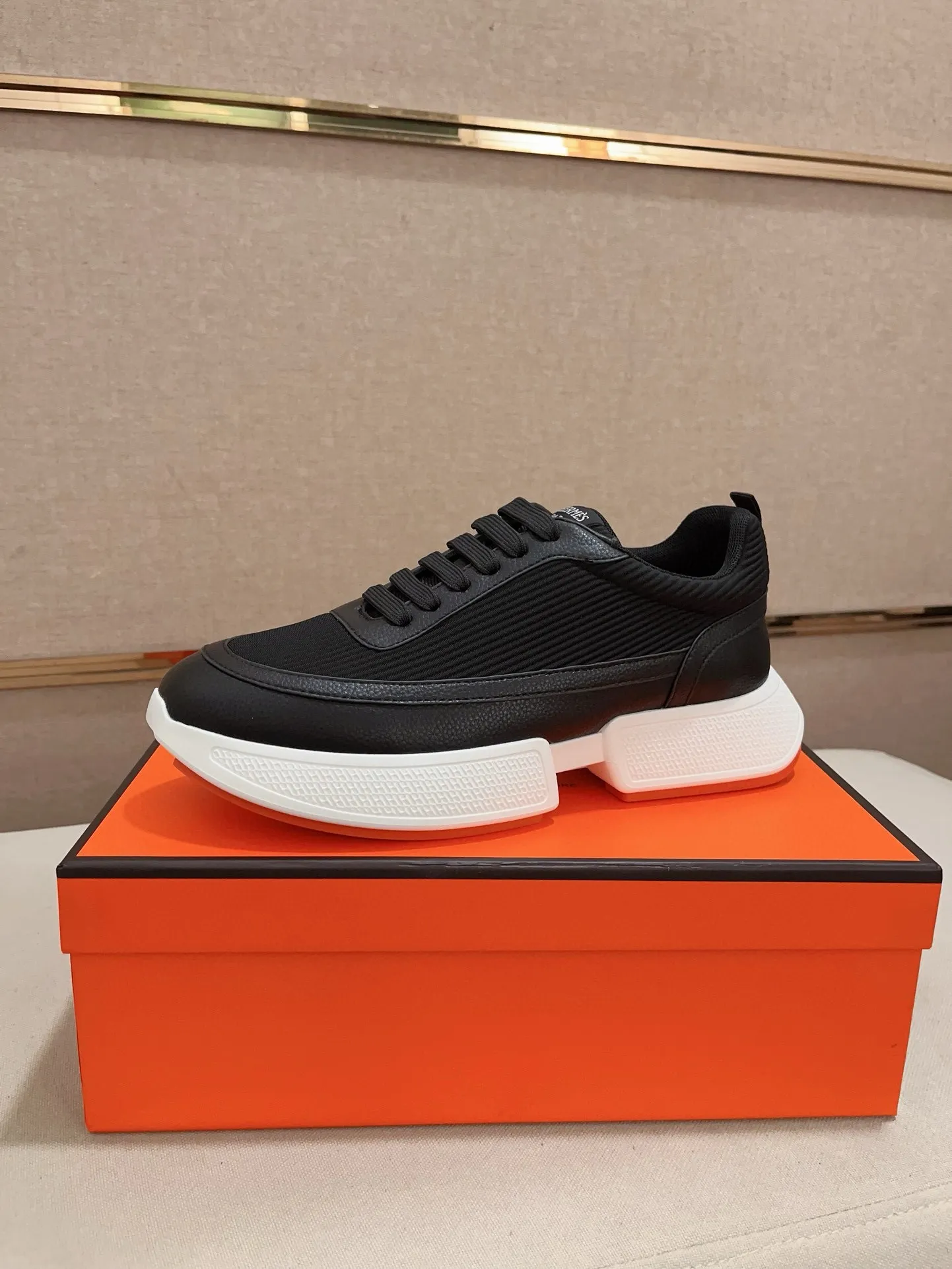 Men's clothing and shoes💰: 440💰《HERMES》【Classic original single version】Hermès; top 🔝purchasing agent🔍🔍men's latest 🇺🇸 counter sales simultaneously, imported from Italy original ▲▲cowhide ▲▲ (high-end, nobility, class) ) Exquisite workmanship (Italian 🇮🇹 imported water-dyed 🐂 cowhide lining) sole: original sole provided by the original factory, ⚠️exclusive double-layer activity·TPR·rubber·combined molded outsole; super comfortable·wear-resistant·non-slip·environmental protection The real thing is more beautiful if you take the real thing (high quality, follow the order). You can enter and exit the counter at will * Number of yards: 38-44 (45 can be customized and cannot be returned or exchanged)